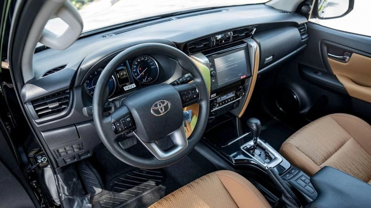 Toyota Fortuner-13-13