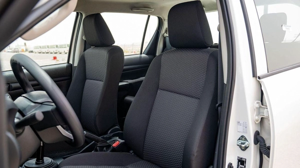 Toyota Hilux 2.4 MT