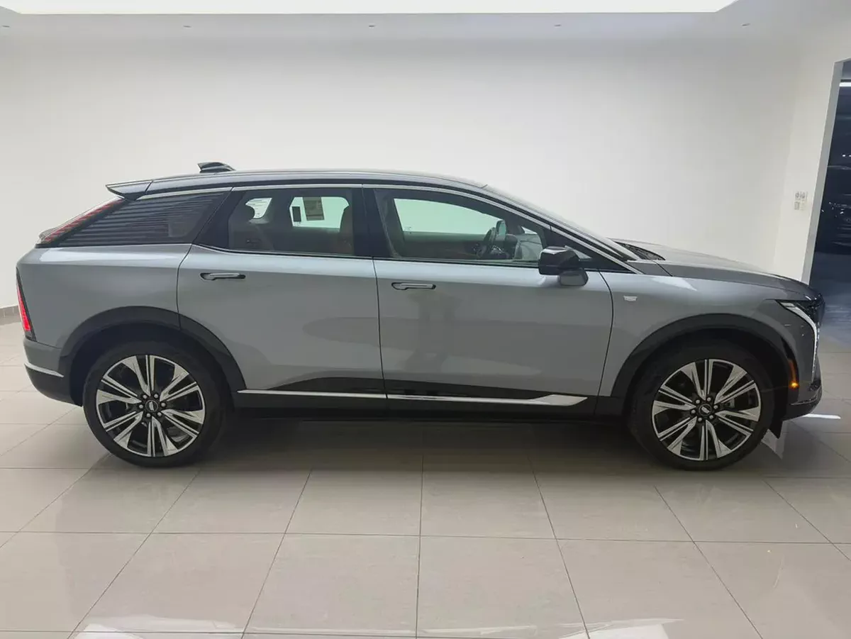 2025 Cadillac Optiq Luxury - GCC Specs - Brand New-3-3
