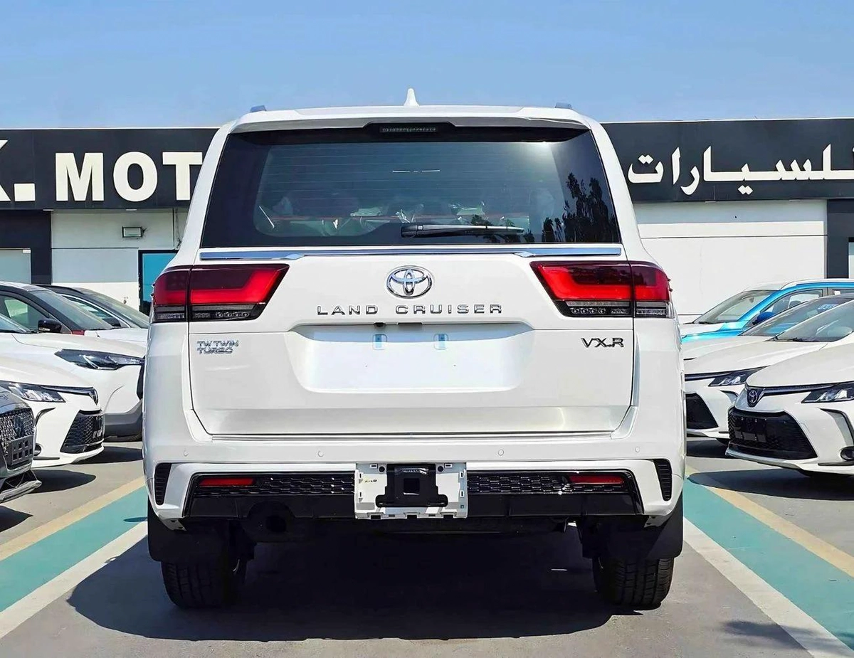 Toyota Land Cruiser VXR LC300 TWIN TURBO / 3.3L DIESEL V6 / LEATHER, SUNROOF / FULL OPTION-5-5