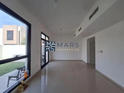 Spacious 2 bedrooms townhouse bigger layout available for rent in Nasma Residence -3