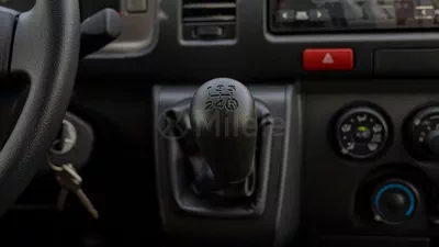 Toyota Hiace DLS - STANDARD ROOF-20