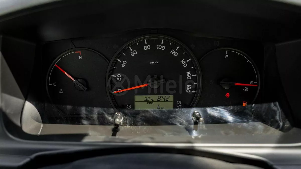 Toyota Hiace DLS - STANDARD ROOF-16-0
