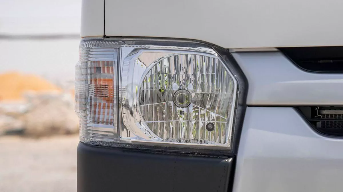 Toyota Hiace DLS - STANDARD ROOF-3-0
