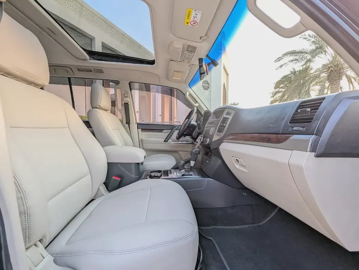 MITSUBISHI PAJERO 2015 GLS TOP FULL OPTION GCC V6 3.5L IN EXCELLENT CONDITION-3-3