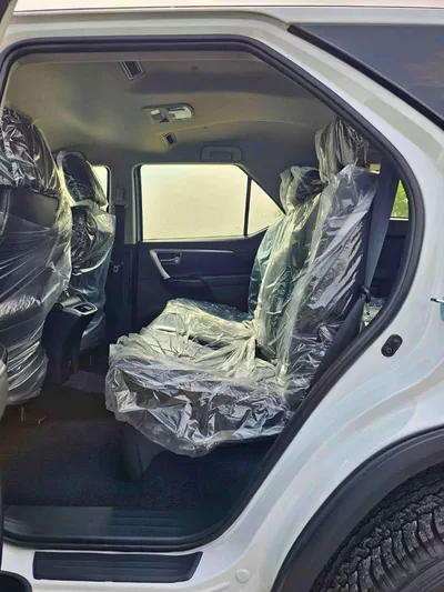 Toyota Fortuner VXR SR5 ADVENTURE / 4.0L V6 PETROL / FRONT PWR SEATS / PUSH START / DIFF LOCK AUTO A/C (CODE # F6HA)-8