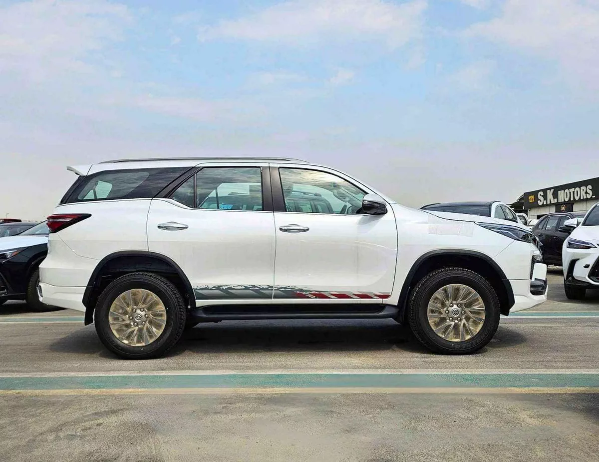 Toyota Fortuner VXR SR5 ADVENTURE / 4.0L V6 PETROL / FRONT PWR SEATS / PUSH START / DIFF LOCK AUTO A/C (CODE # F6HA)-1-0