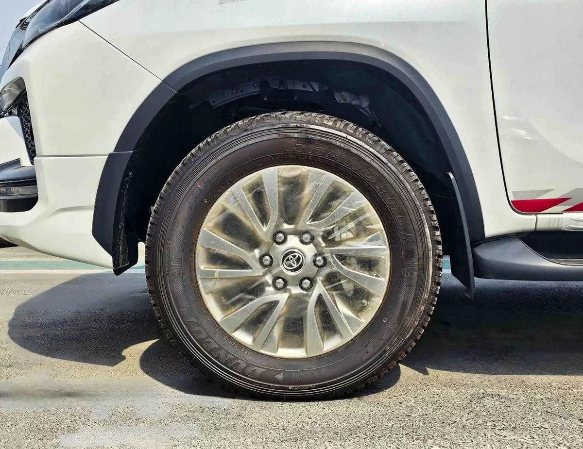 Toyota Fortuner VXR SR5 ADVENTURE / 4.0L V6 PETROL / FRONT PWR SEATS / PUSH START / DIFF LOCK AUTO A/C (CODE # F6HA)-5-0