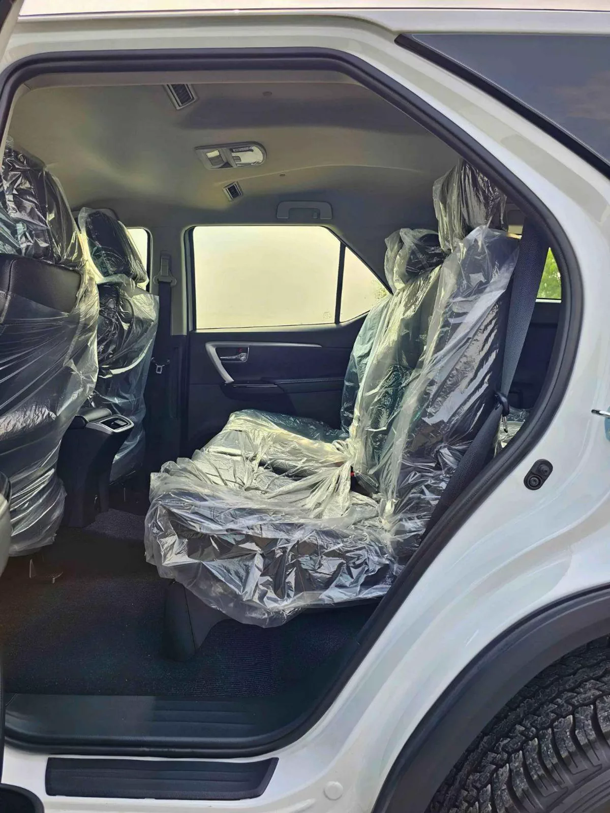 Toyota Fortuner VXR SR5 ADVENTURE / 4.0L V6 PETROL / FRONT PWR SEATS / PUSH START / DIFF LOCK AUTO A/C (CODE # F6HA)-8-0