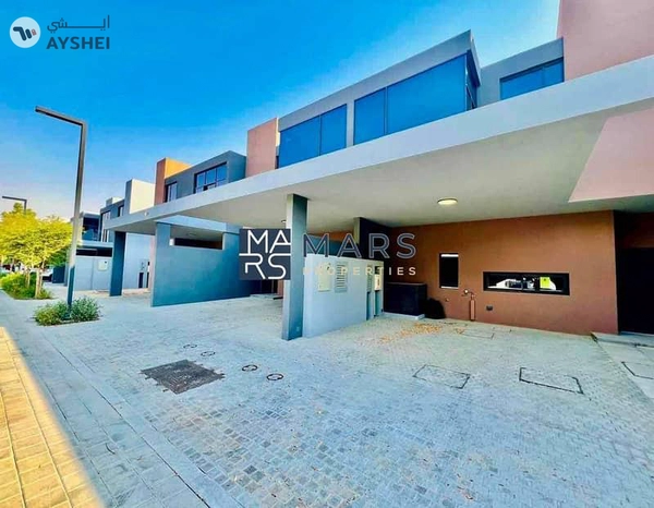 Brand new three bedrooms townhouse for rent in masaar
