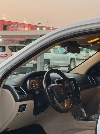 جيب كراند شيروكي V6 مواصفات امريكية بحالة جيدة-9