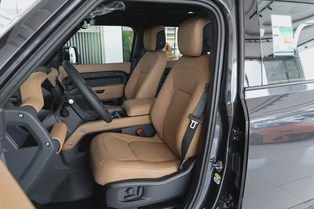 Land Rover Defender | 110 X-Dynamic HSE P400 | GCC Specs | 2026 (Export)-10-10