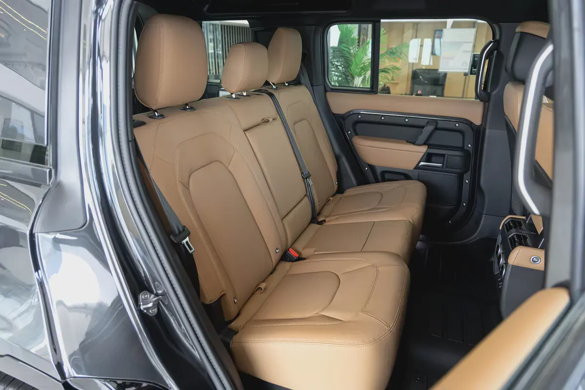 Land Rover Defender | 110 X-Dynamic HSE P400 | GCC Specs | 2026 (Export)-11-11