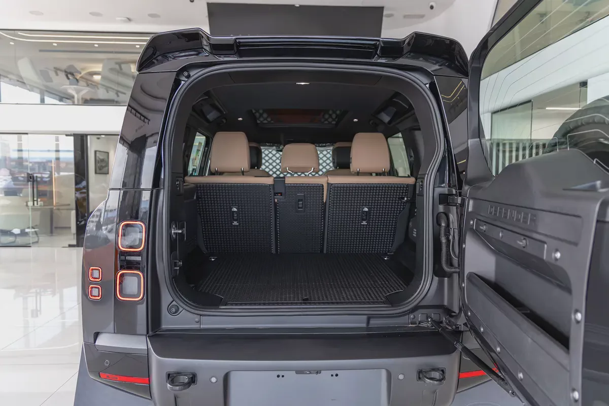 Land Rover Defender | 110 X-Dynamic HSE P400 | GCC Specs | 2026 (Export)-17-17