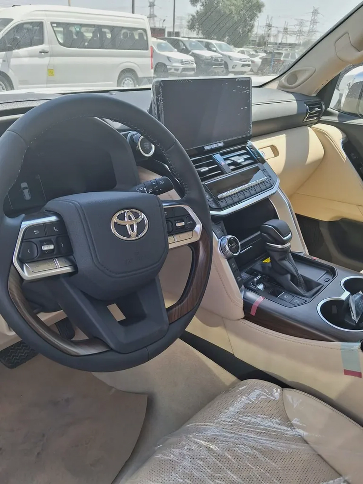 Toyota Land Cruiser VX 2025 GCC Specs - Brand New-3-3