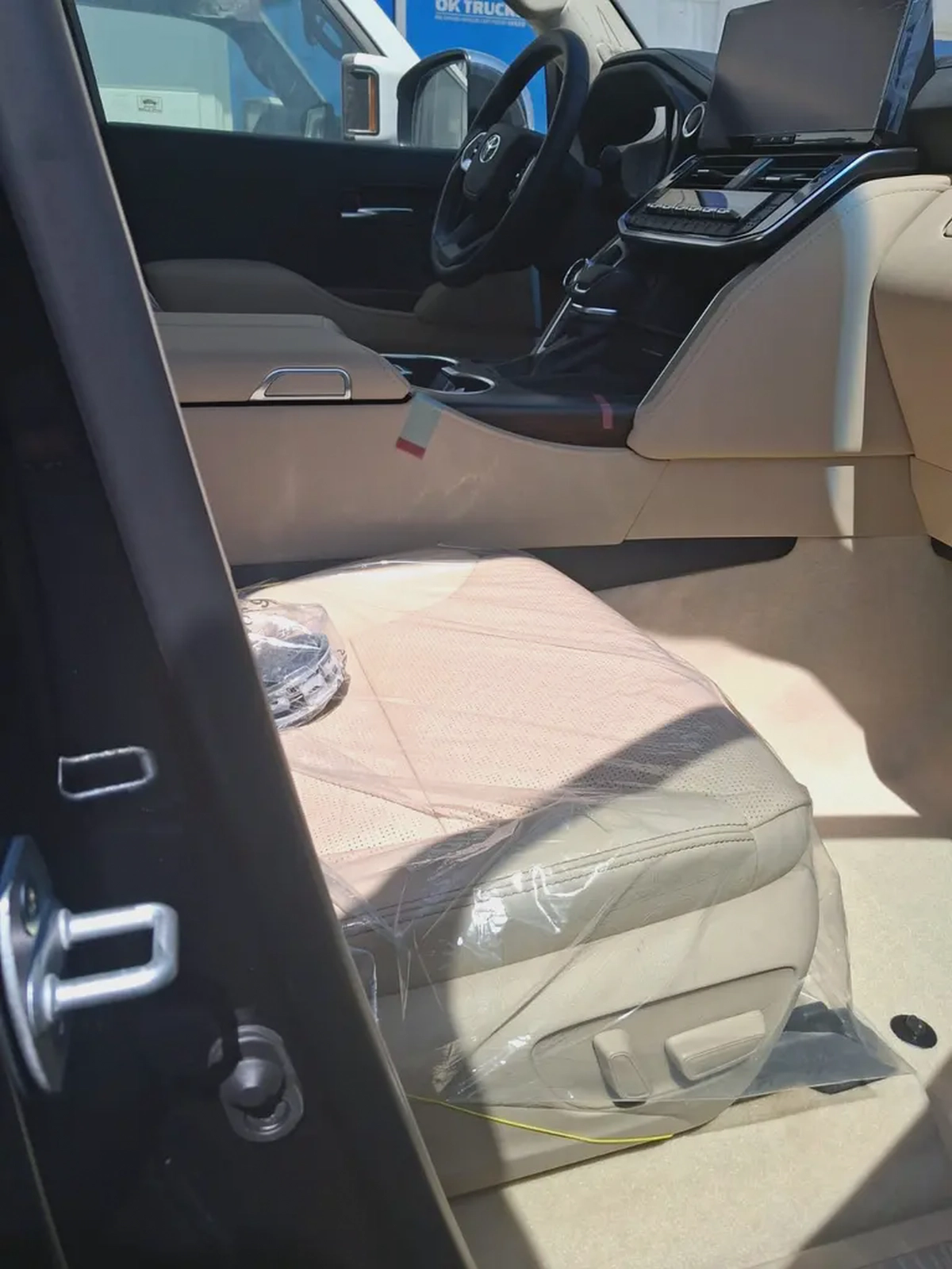 Toyota Land Cruiser VX 2025 GCC Specs - Brand New-4-4