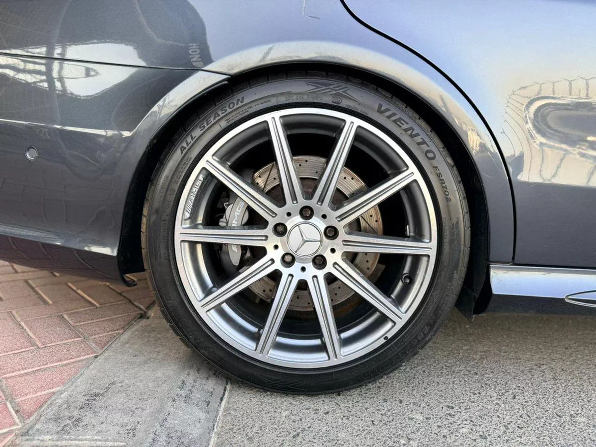Mercedes Benz E63 AMG STANDARD-17-0
