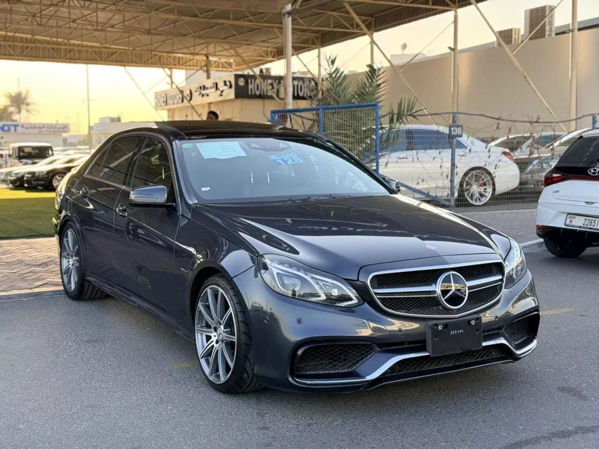 Mercedes Benz E63 AMG STANDARD