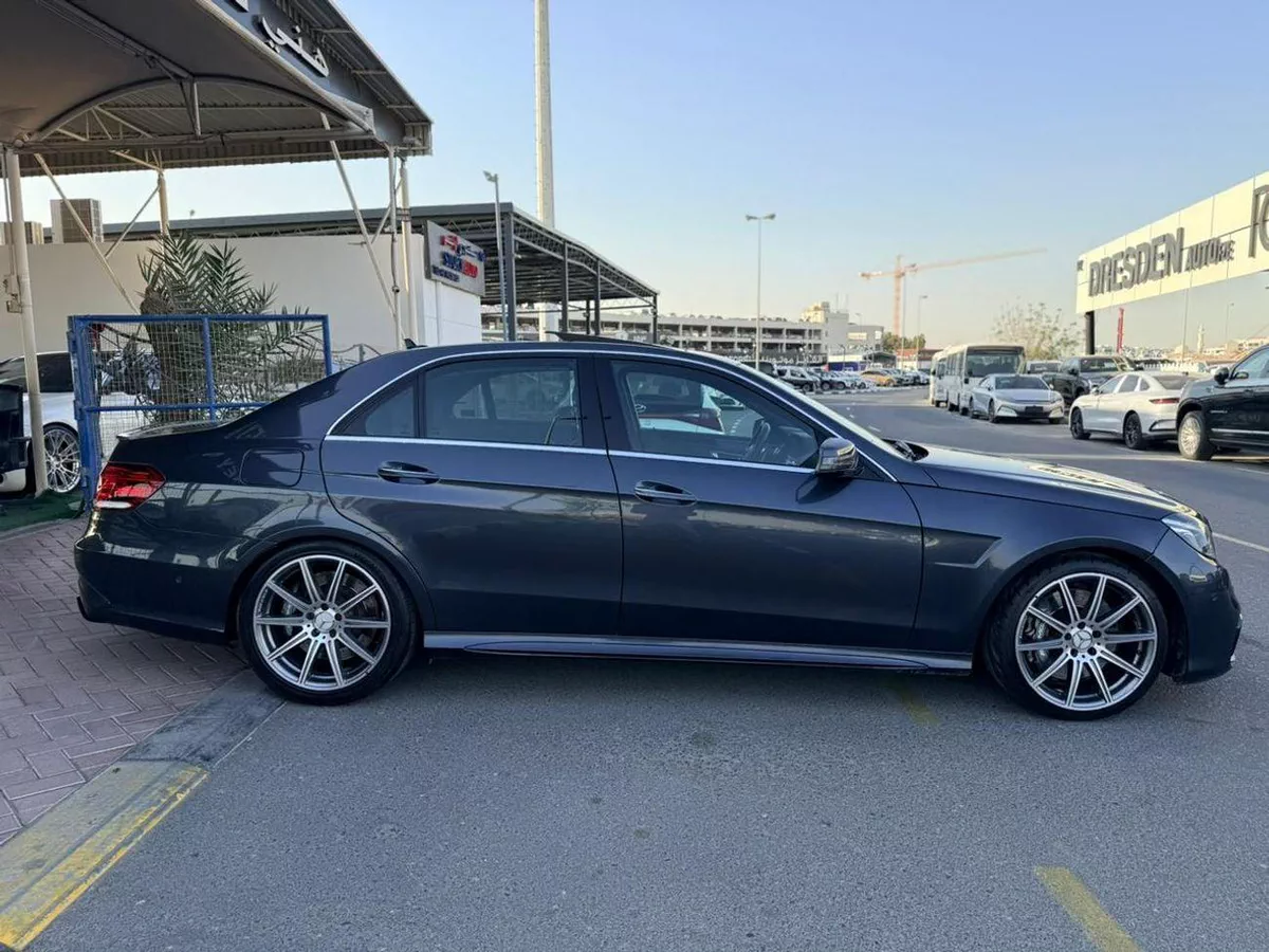 Mercedes Benz E63 AMG STANDARD-3-0