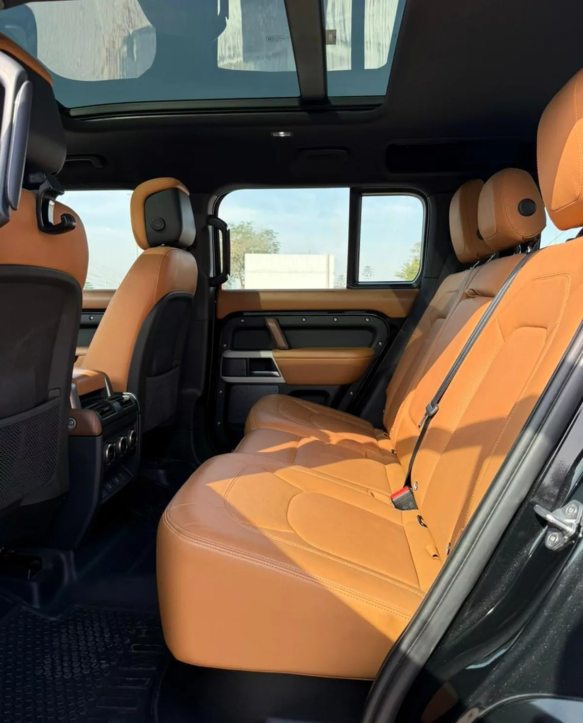LAND ROVER DEFENDER HSE P400 | YEAR: 2023 | GCC SPECS-7-7