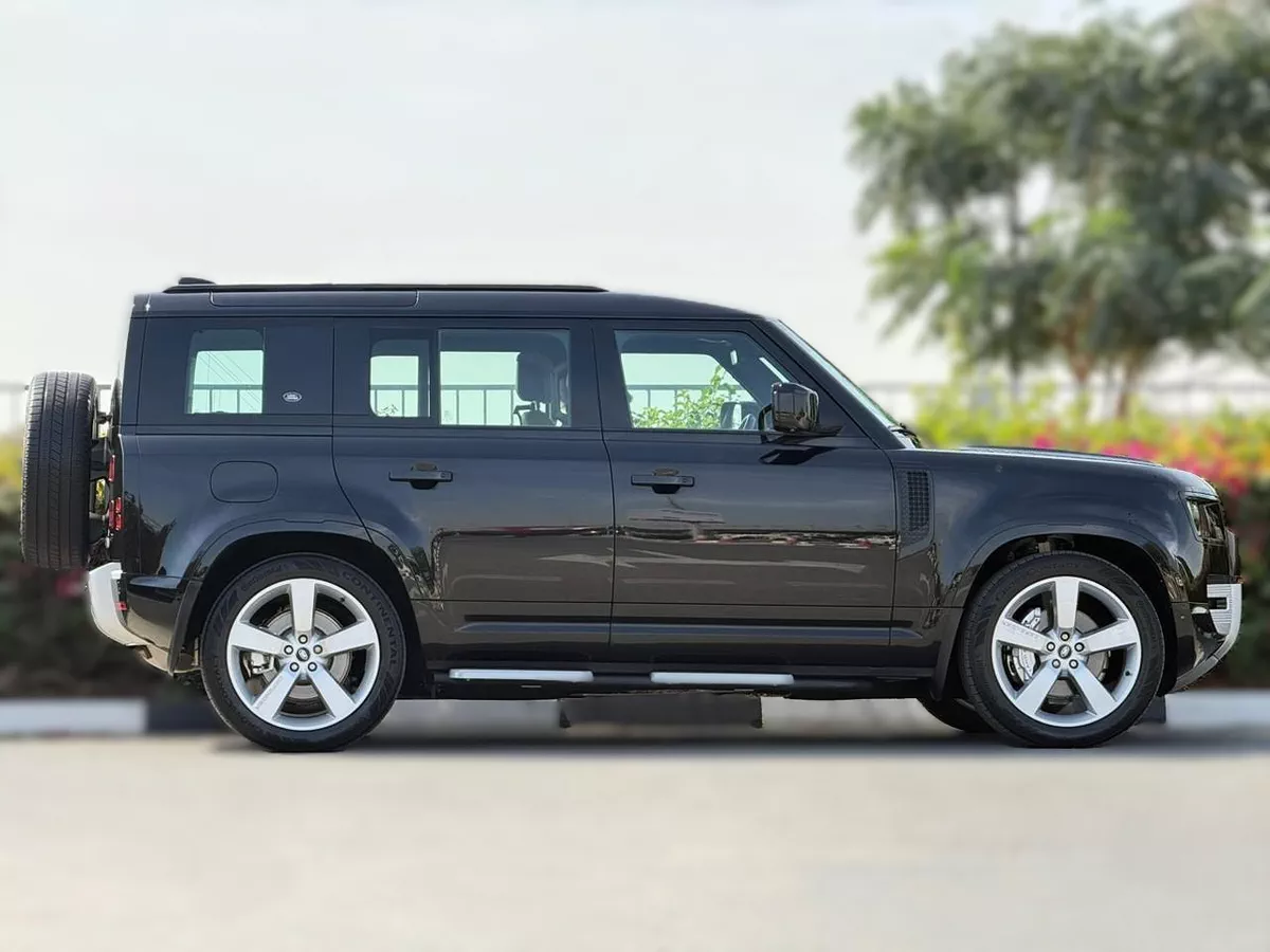 LAND ROVER DEFENDER HSE P400 | YEAR: 2023 | GCC SPECS-4-4