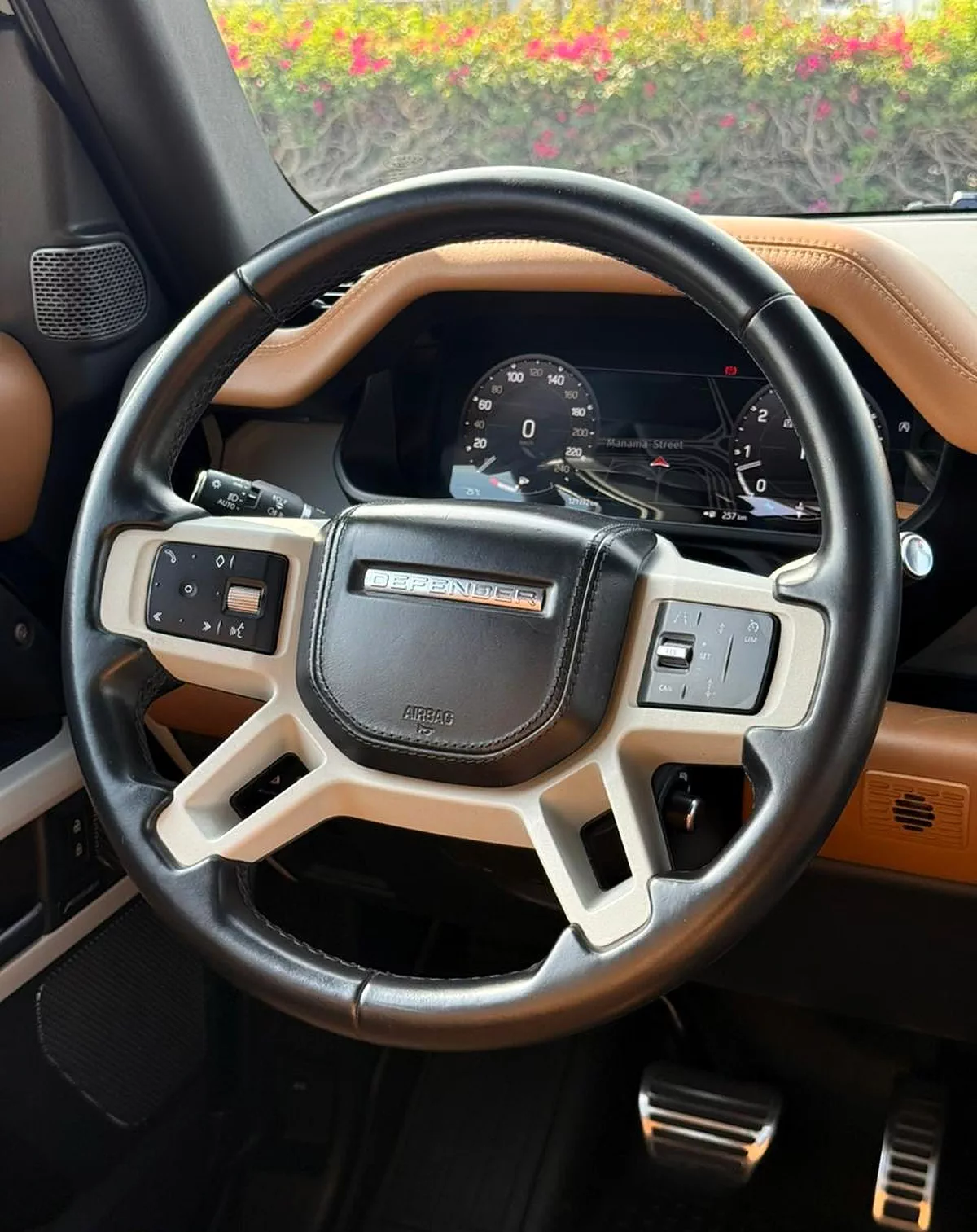 LAND ROVER DEFENDER HSE P400 | YEAR: 2023 | GCC SPECS-2-2
