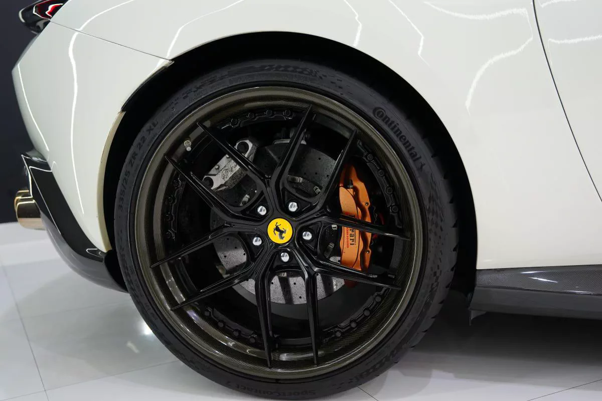 Ferrari Roma-3-3