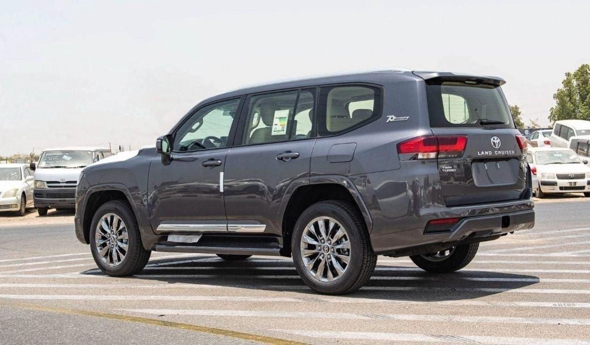 Toyota Land Cruiser GXR LAND CRUISER GXR GCC 3.5L TWIN TYRBO-3-0