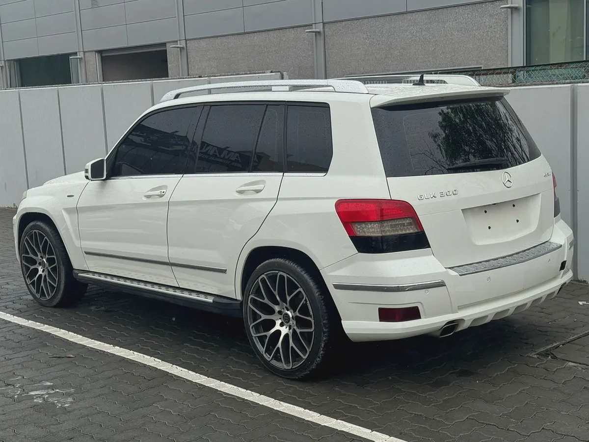 Mercedes-Benz GLK 300 4matic 2012 - GCC Specs - Well Maintained-3-3