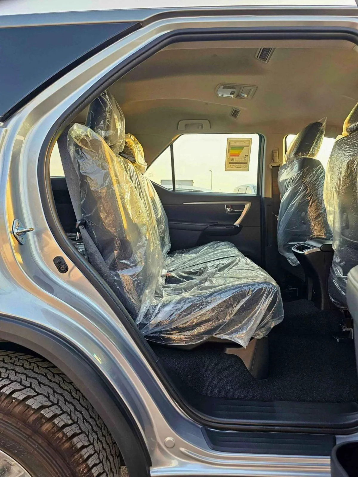 Toyota Fortuner VXR SR5 ADVENTURE / 4.0L V6 PETROL / CLIMATE WITH LEATHER SEATS /DIFFLOCK/ AUTO A/C (CODE # F6HA)-11-0