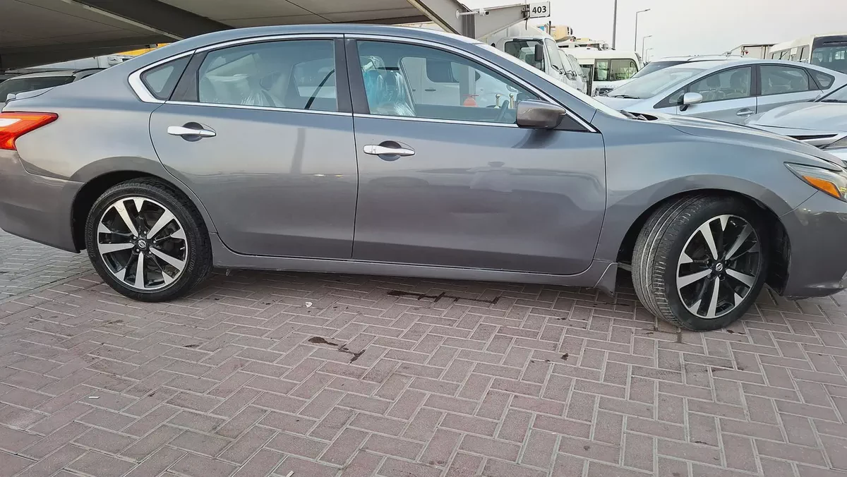 Nissan Altima SR 2018 | American Specs | Clean Condition-3-3