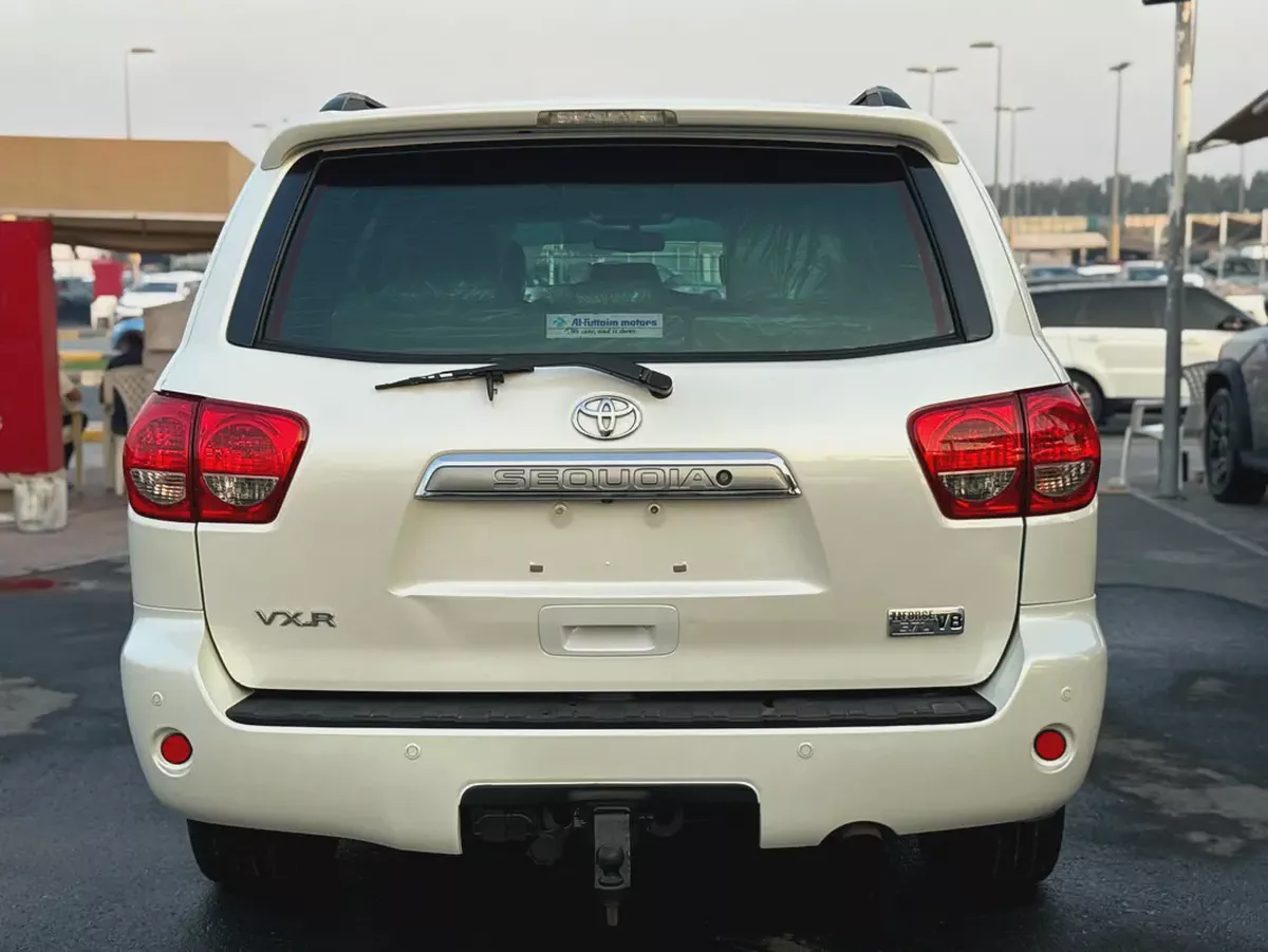 Toyota Sequoia VXR 2014 Gcc Full Option 5.7L-13-13