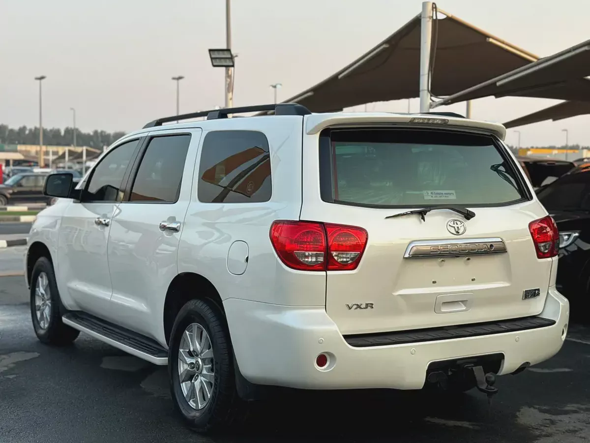 Toyota Sequoia VXR 2014 Gcc Full Option 5.7L-14-14