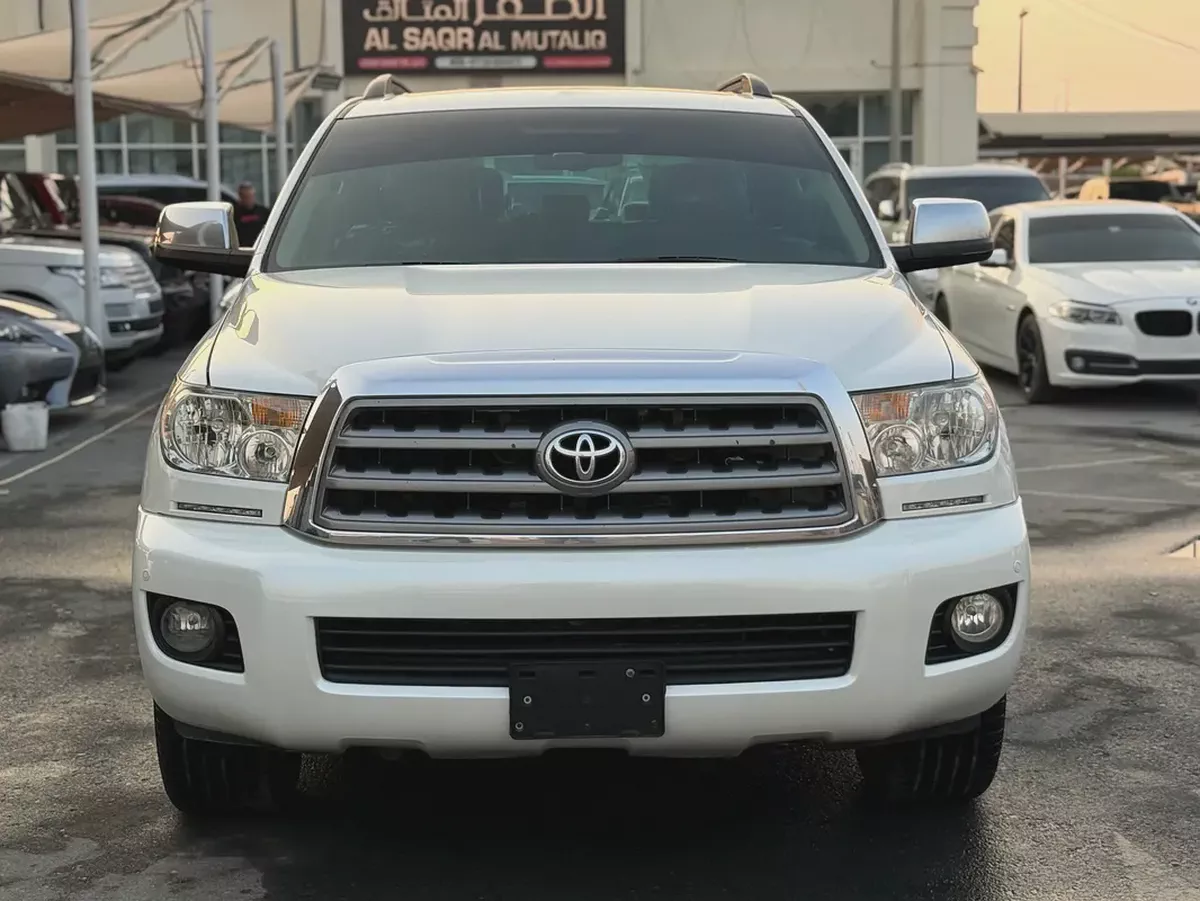 Toyota Sequoia VXR 2014 Gcc Full Option 5.7L-1-1