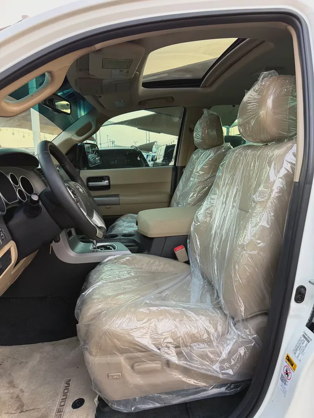 Toyota Sequoia VXR 2014 Gcc Full Option 5.7L-4-4