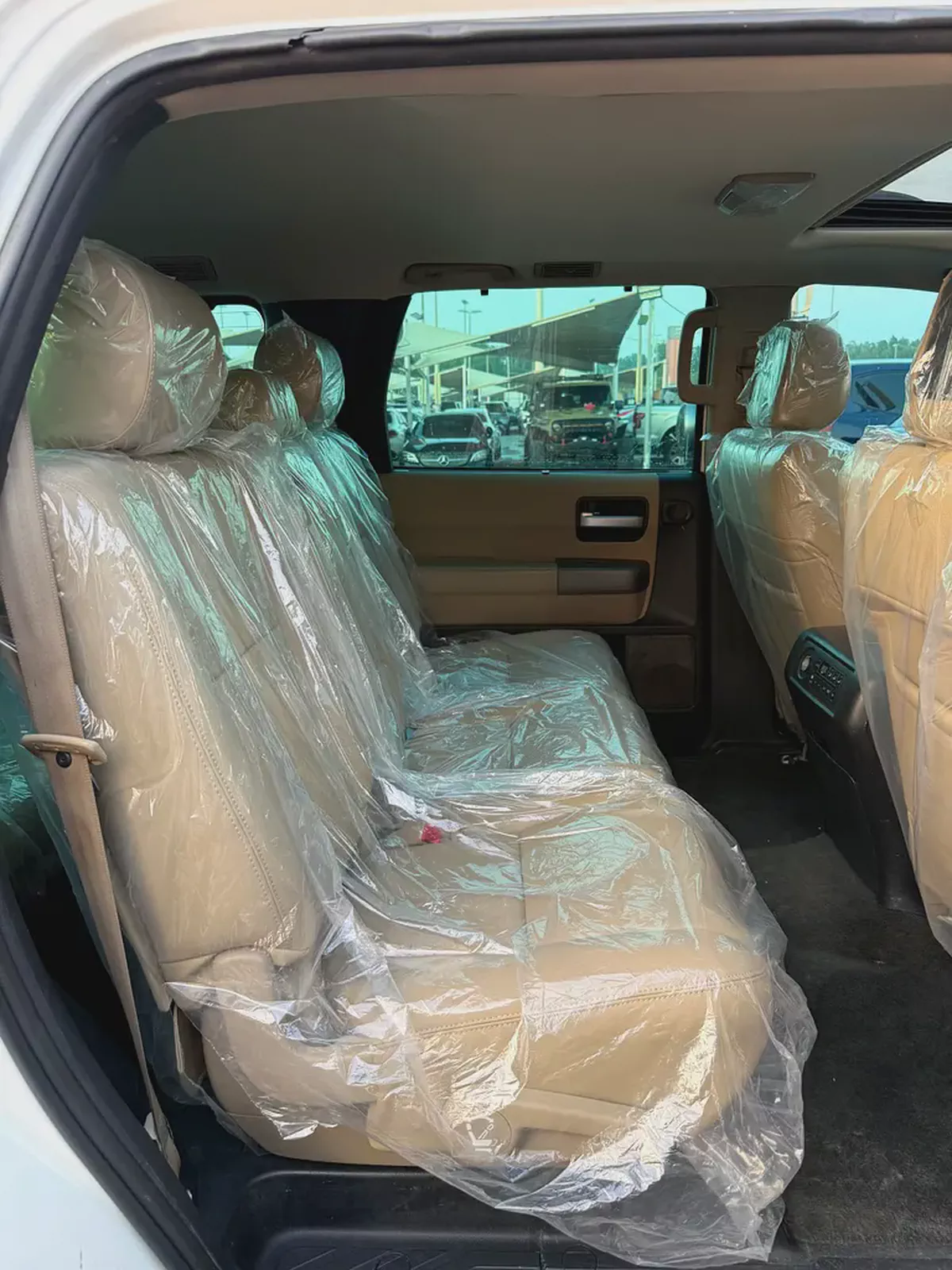 Toyota Sequoia VXR 2014 Gcc Full Option 5.7L-7-7