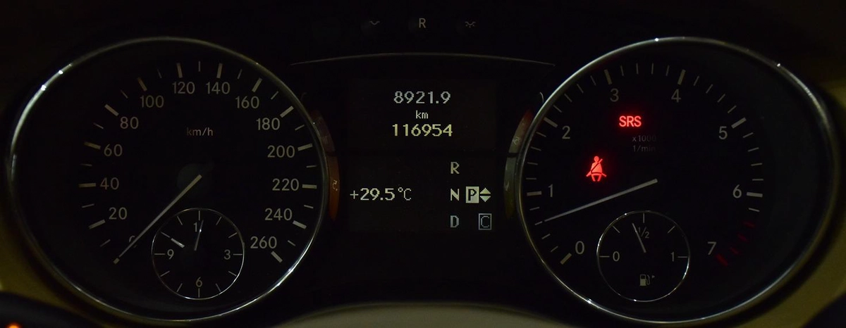 Mercedes Benz R350 ( 2009 Model ) in White Color GCC Specs