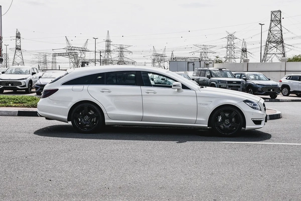 2013 - BENZ CLS63 AMG SHOOTING BRAKE - BRAND NEW CONDITION - ONLY 82,000 KM