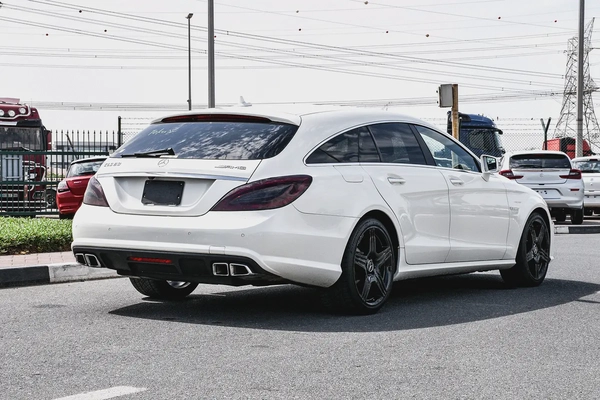 2013 - BENZ CLS63 AMG SHOOTING BRAKE - BRAND NEW CONDITION - ONLY 82,000 KM