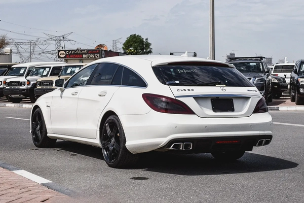2013 - BENZ CLS63 AMG SHOOTING BRAKE - BRAND NEW CONDITION - ONLY 82,000 KM