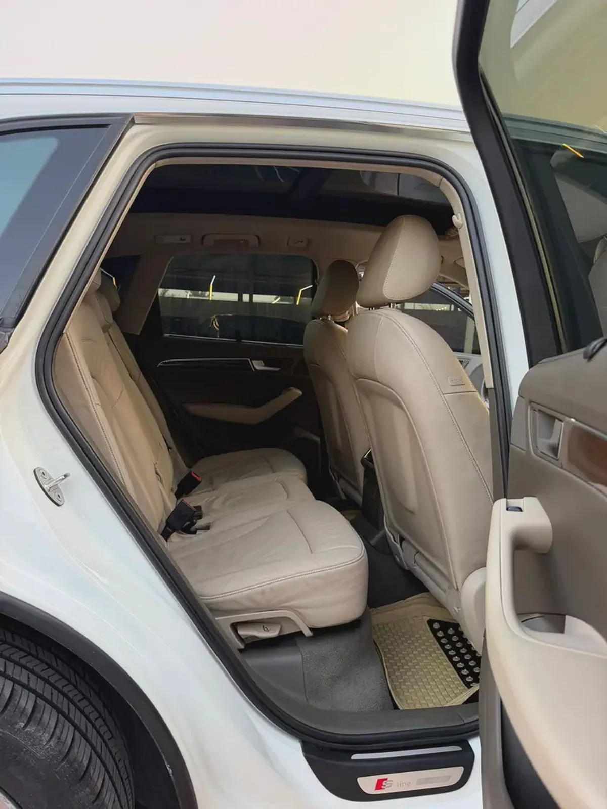 AUDI Q5 V6 3.2-7-7