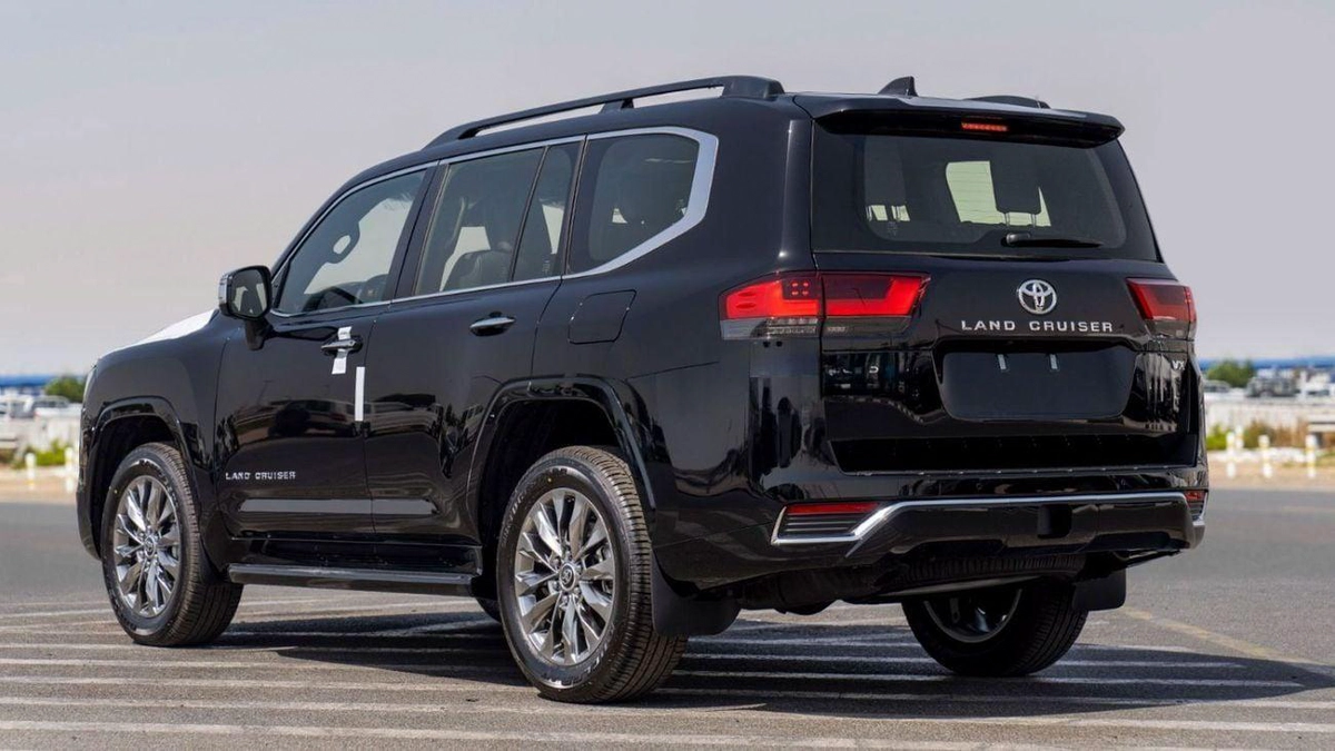 Toyota Land Cruiser LC VX 3.3D\(LHD) TOYOTA LAND CRUISER LC300 VX 3.3D AT MY2025 – BLACK-3-0