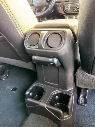 Jeep Wrangler Unlimited Unlimited Sport S 2.0L A/T-17
