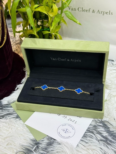 Van Cleef & Arpels Vintage Alhambra bracelet, 5 motifs Agate-0