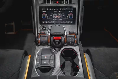 URUS PERFORMANTE | FULL CARBON INT/EXT | EXTENDED PERFORMANTE TRIM | SUNSHINE PACKAGE-17