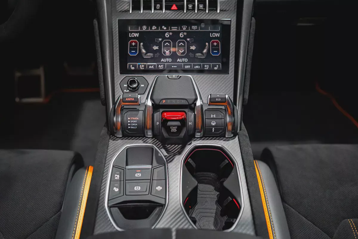 URUS PERFORMANTE | FULL CARBON INT/EXT | EXTENDED PERFORMANTE TRIM | SUNSHINE PACKAGE-17-17