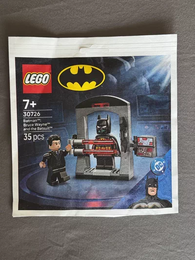Lego Batman Bruce Wayne Batsuit-2