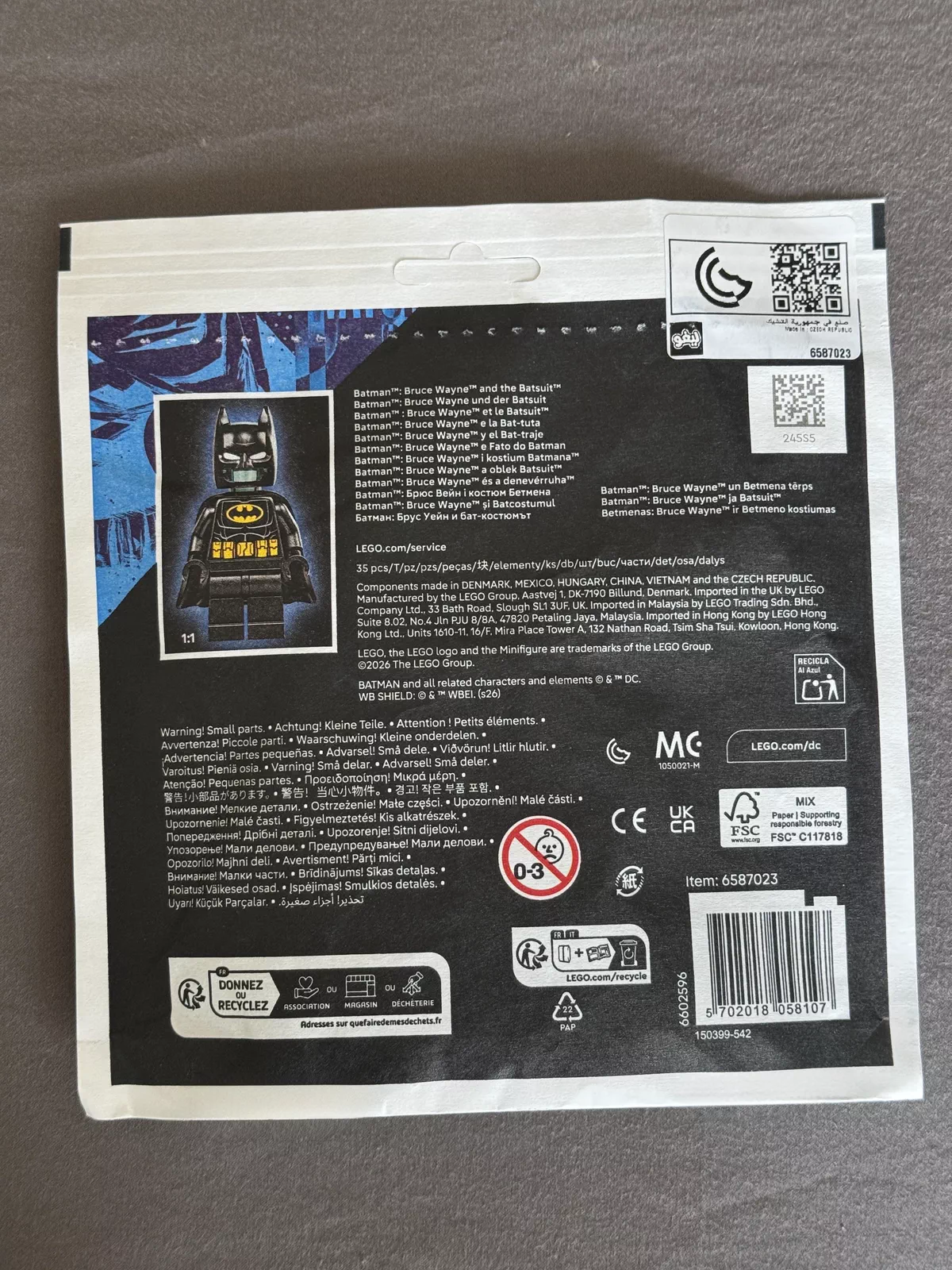 Lego Batman Bruce Wayne Batsuit-1-1