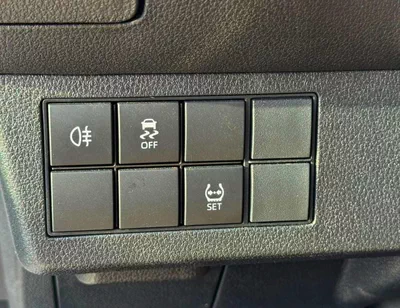 Toyota Yaris E  STANDRAD OPTION | 1.5L PETROL V4 | DVD | REAR PARKING SENSOR (CODE # YREO)-17