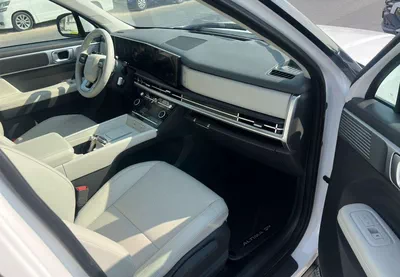 Hyundai Santa Fe  2025 Hyundai Santa Fe New Shape 2.5L V4 - Leather seat - Auto Trunk - 7 Seater - 12000-13